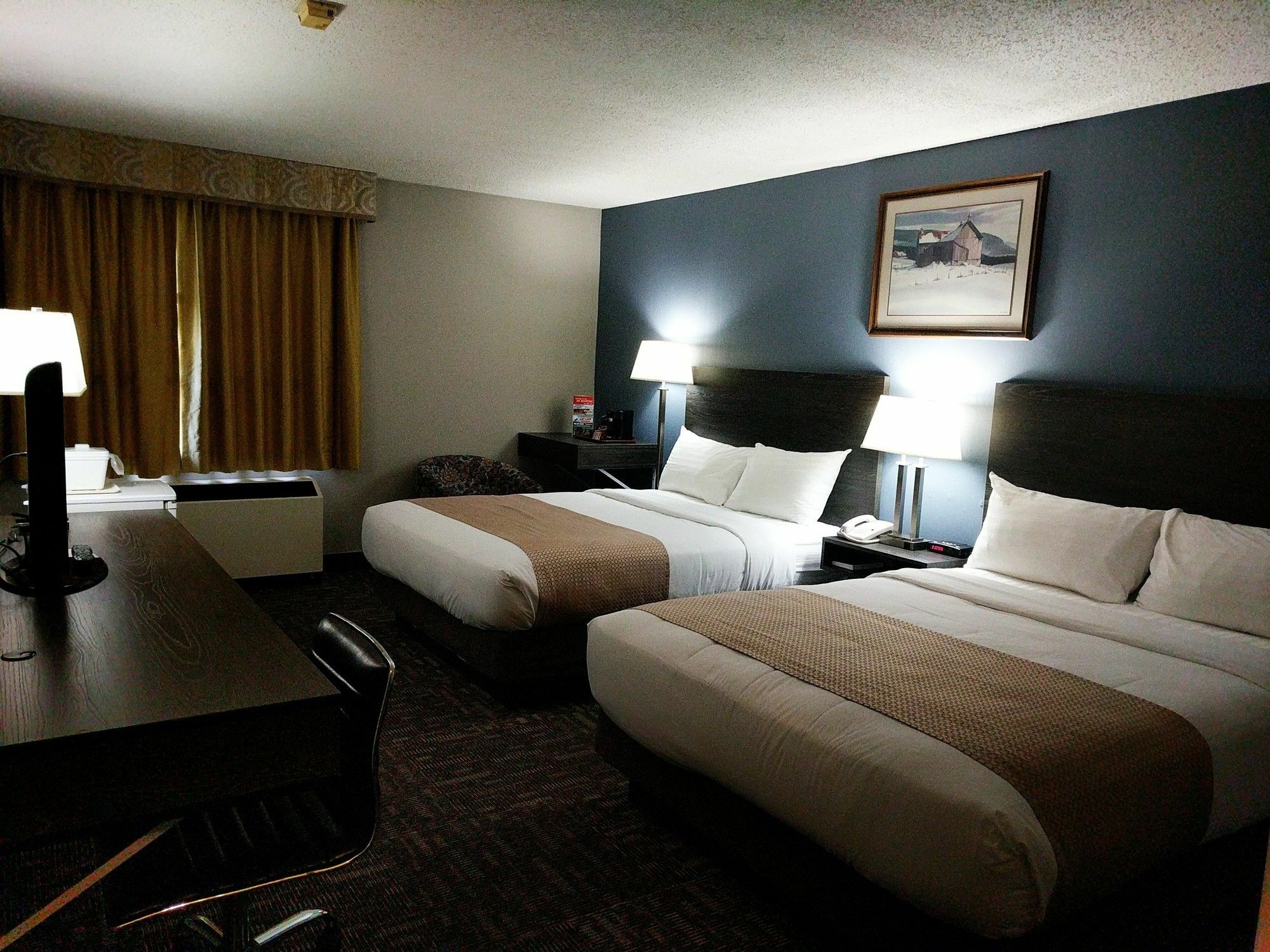Crestwood Hotel Hinton Buitenkant foto